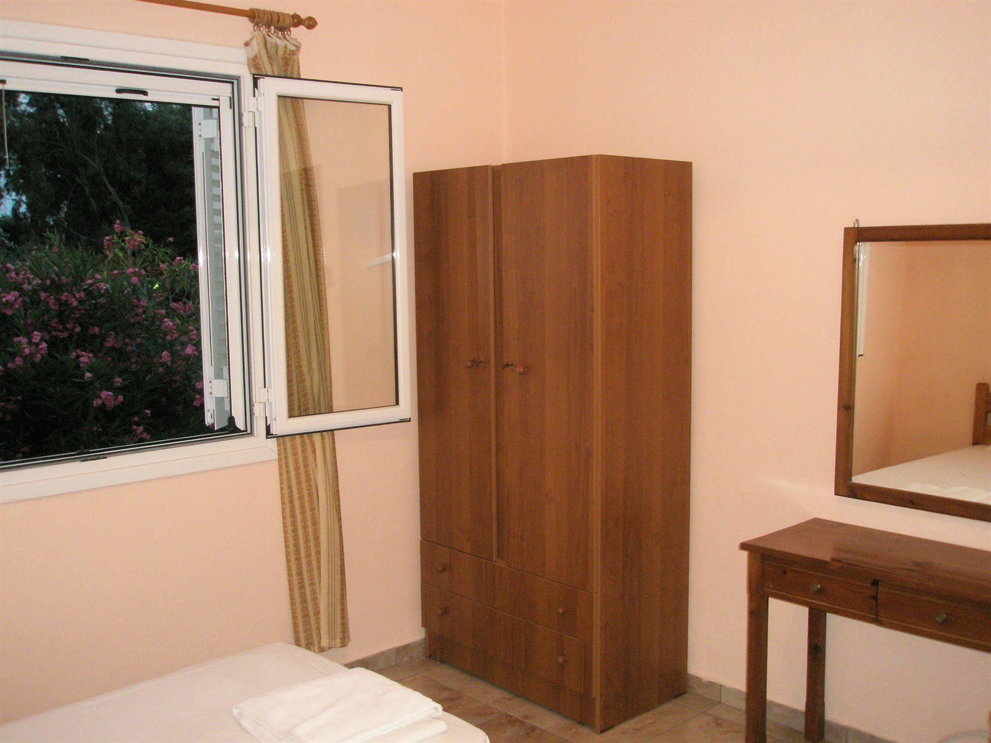 Faliraki Apartments เวนิทเซส ภายนอก รูปภาพ